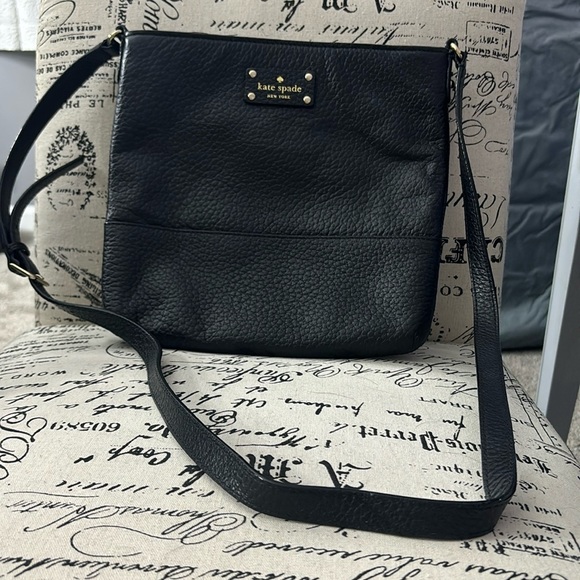 Used gorgeous black Kate spade satchel - Picture 1 of 3